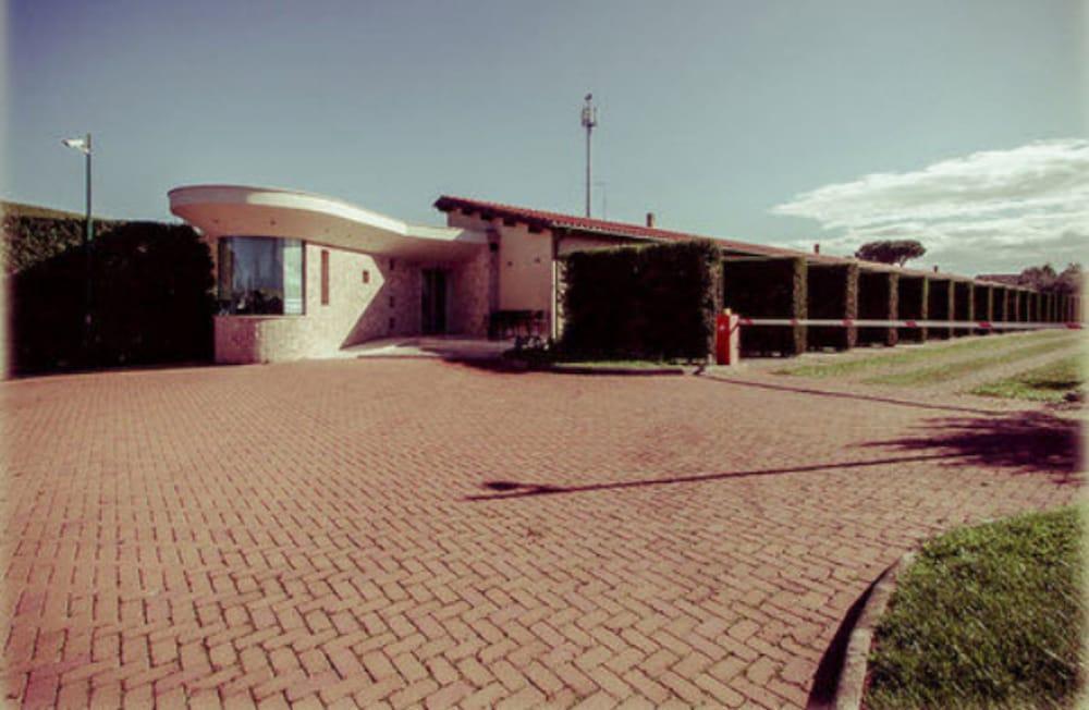 Ways Garden & Leisure 4*